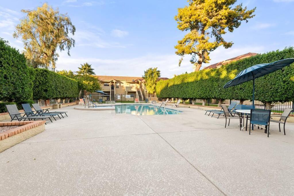 The Hidden Gem, King Bed & Hot Tub! Apartment Chandler Exterior photo