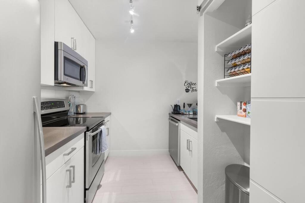 The Hidden Gem, King Bed & Hot Tub! Apartment Chandler Exterior photo